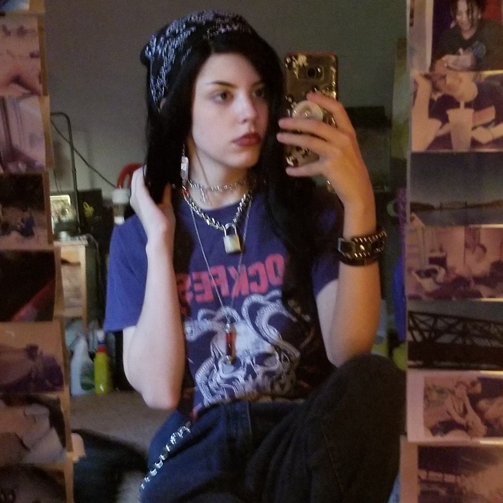 Meet your Posher, Bee